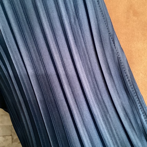 DKNY Blue Pleated Smocked-Waist Midi Dress - Picture 4 of 16